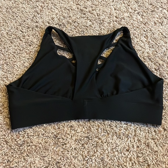 Super adorable black sports bra - Picture 2 of 3